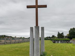 hlavní kříž hřbitova 