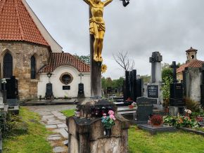 hlavní kříž hřbitova